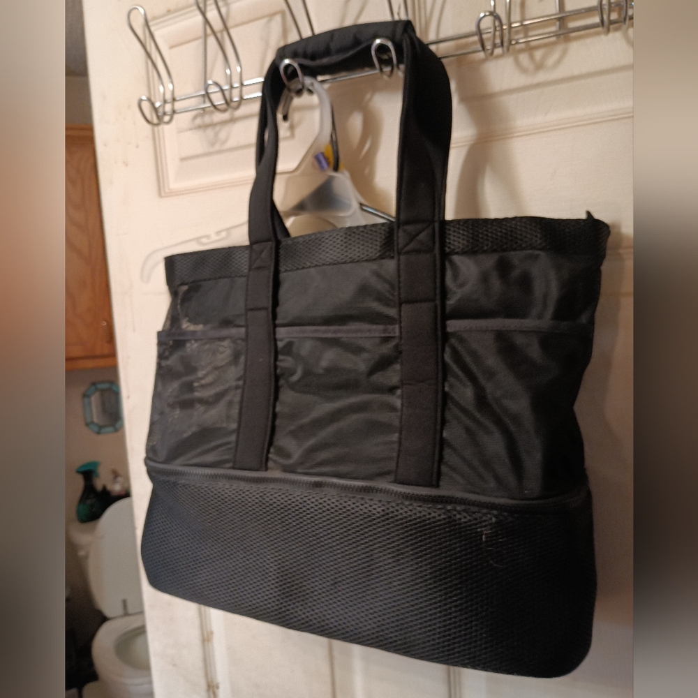 Super cool grocery picnic bag. The bottom compartment is insulated for drinks!